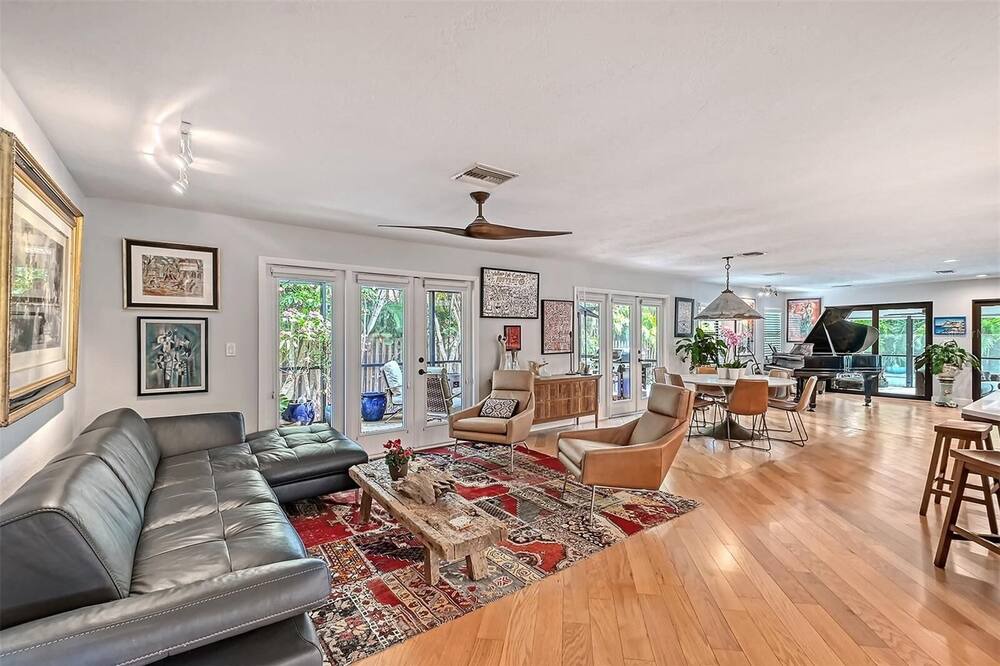 Photo of Livingroom in Bay Isle