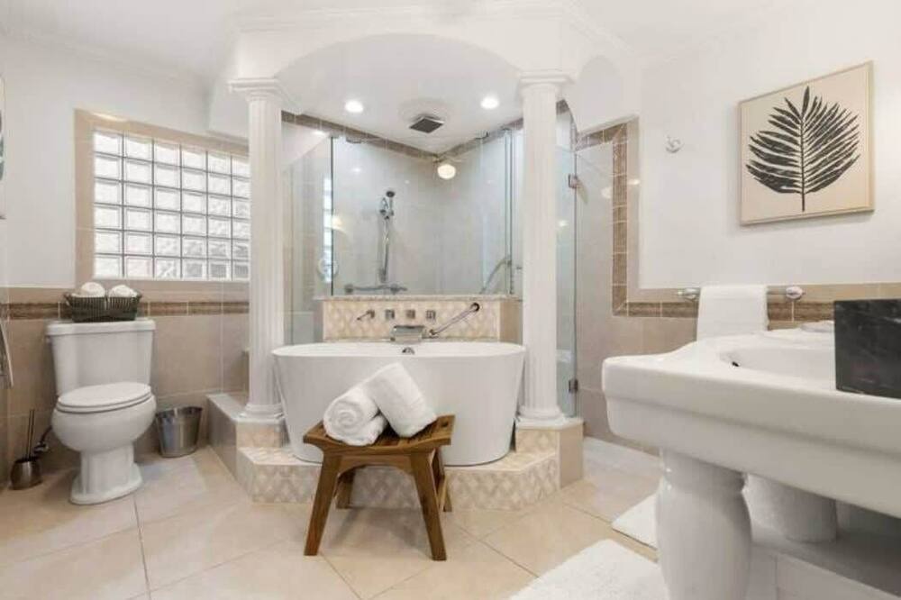 Photo of Bathroom in Anona