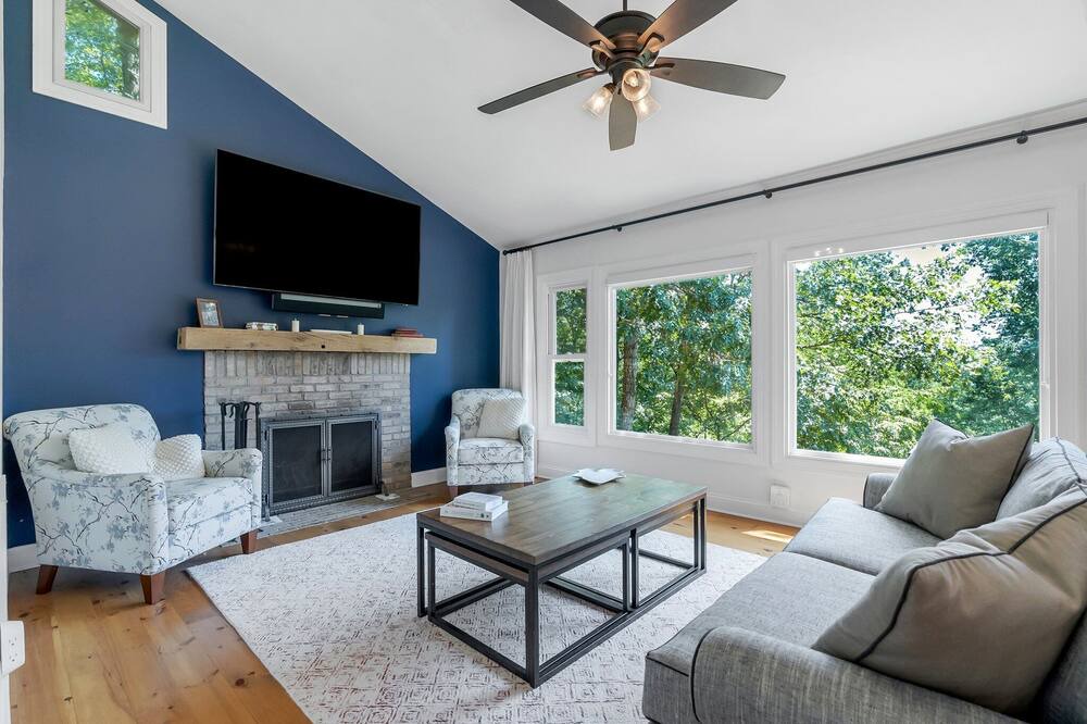 Photo of Livingroom in Cleveland