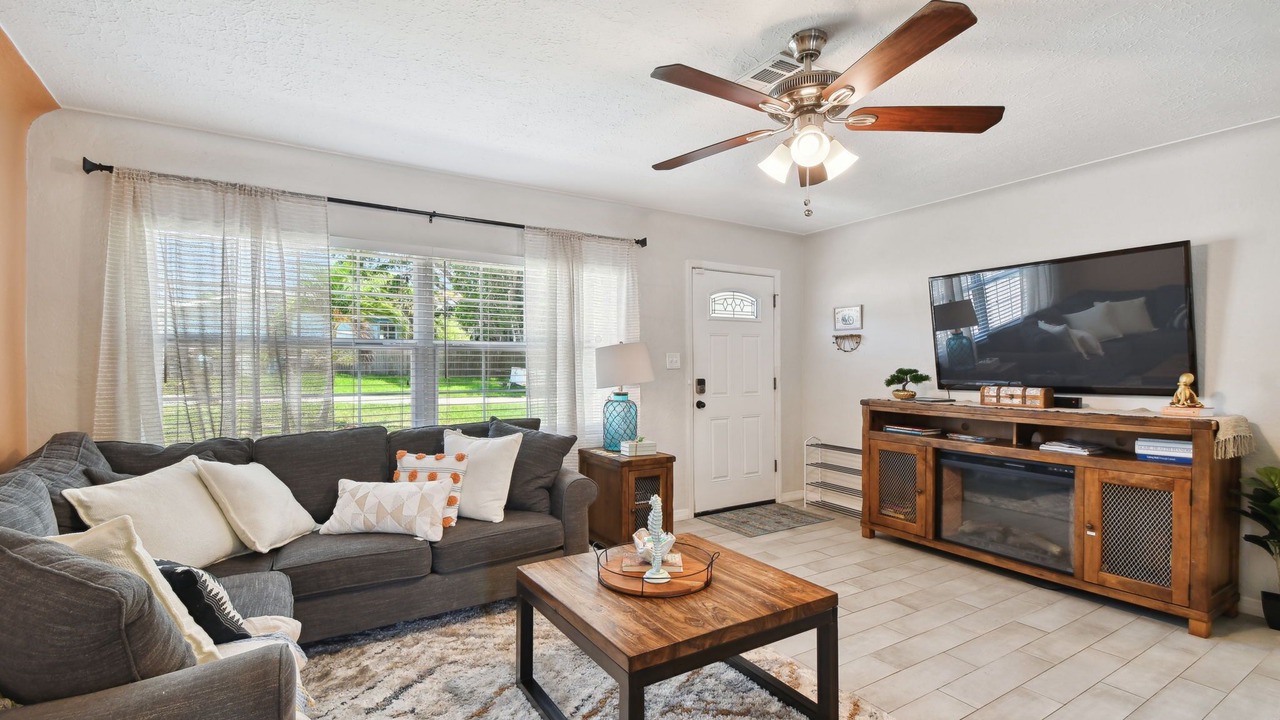 Photo of Livingroom in Harbor Hills
