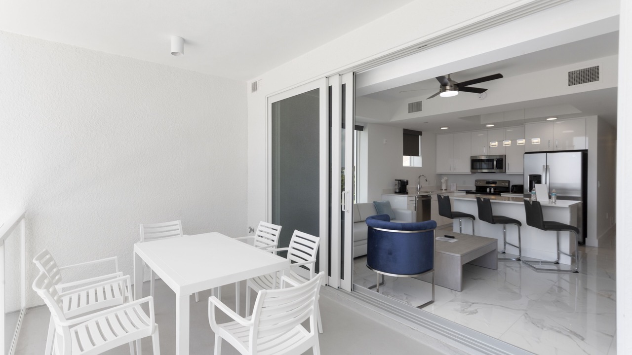 Photo of Patio Balcony in Treasure Island