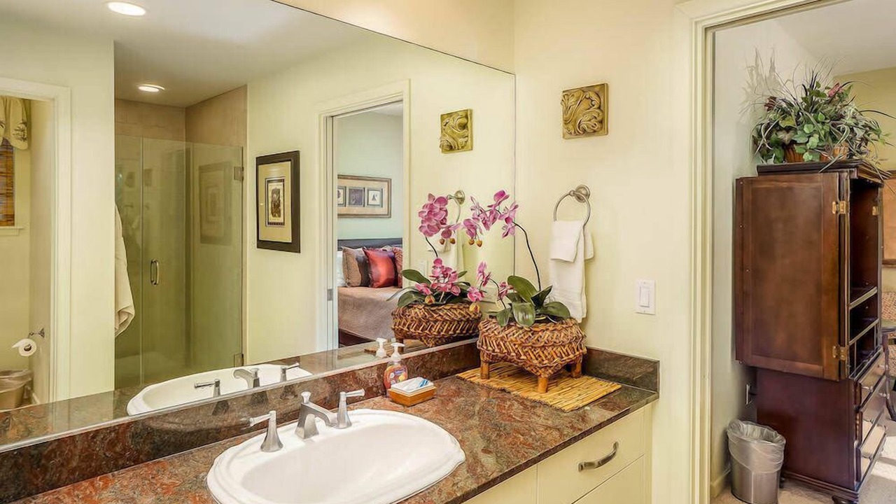 Photo of Bathroom in Kahaluu Bay