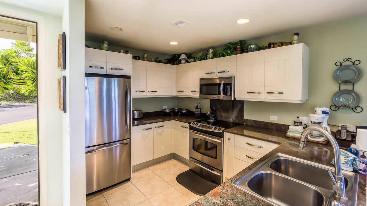 Photo of Kitchen in Kahaluu Bay