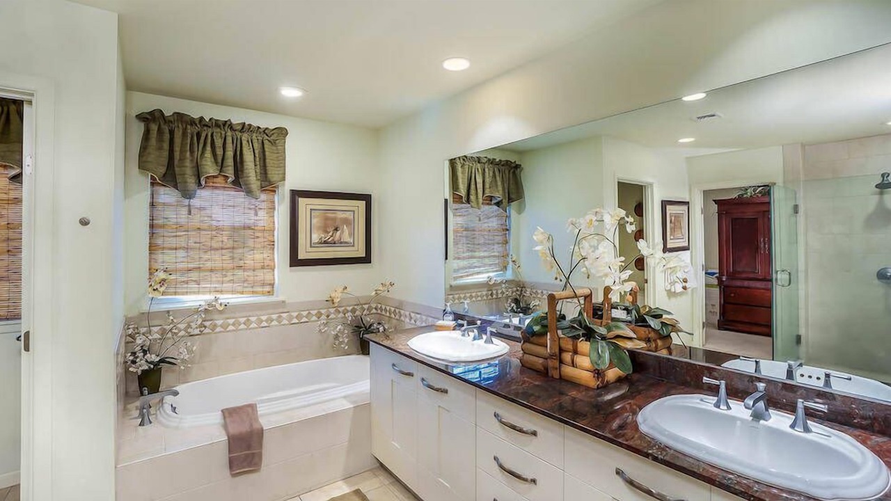 Photo of Bathroom in Kahaluu Bay