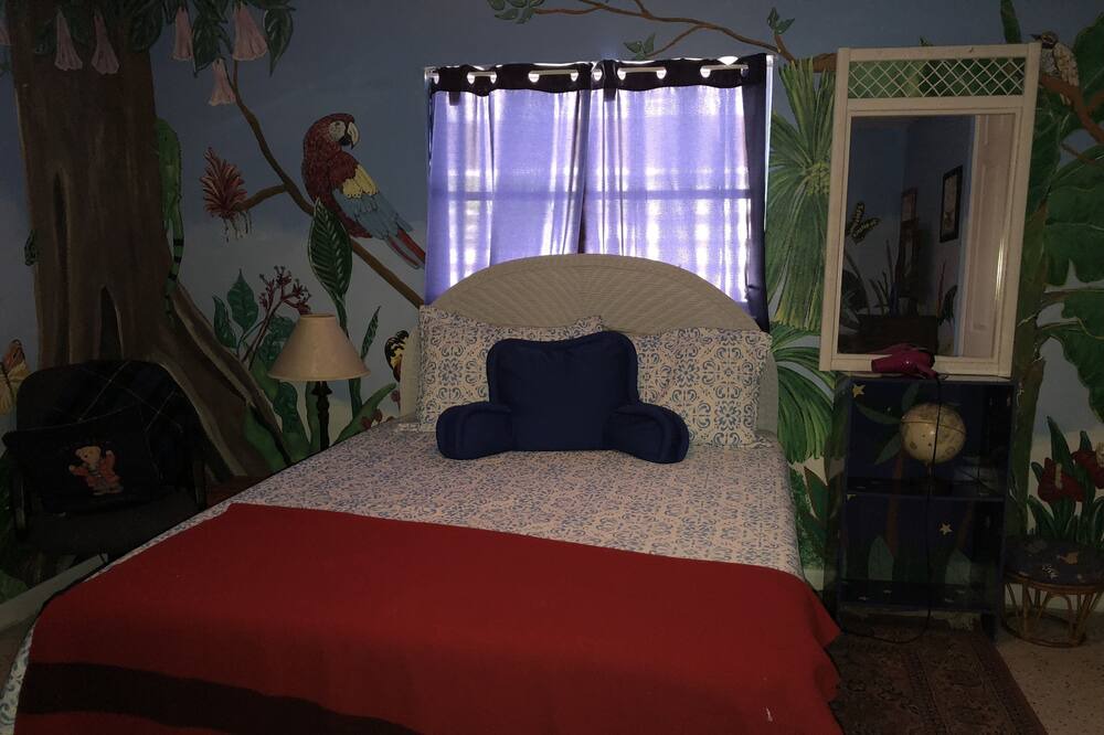 Photo of Bedroom in Capri Isle