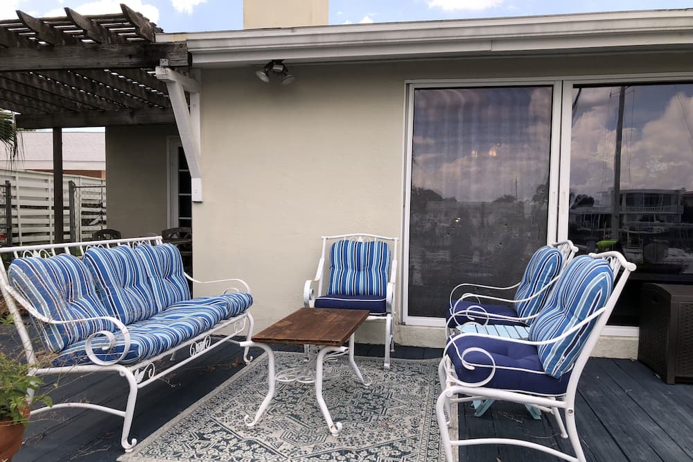 Photo of Patio Balcony in Capri Isle
