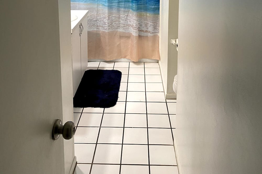 Photo of Bathroom in South Gate Ridge