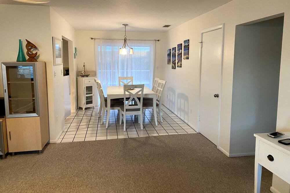 Photo of Livingroom in South Gate Ridge