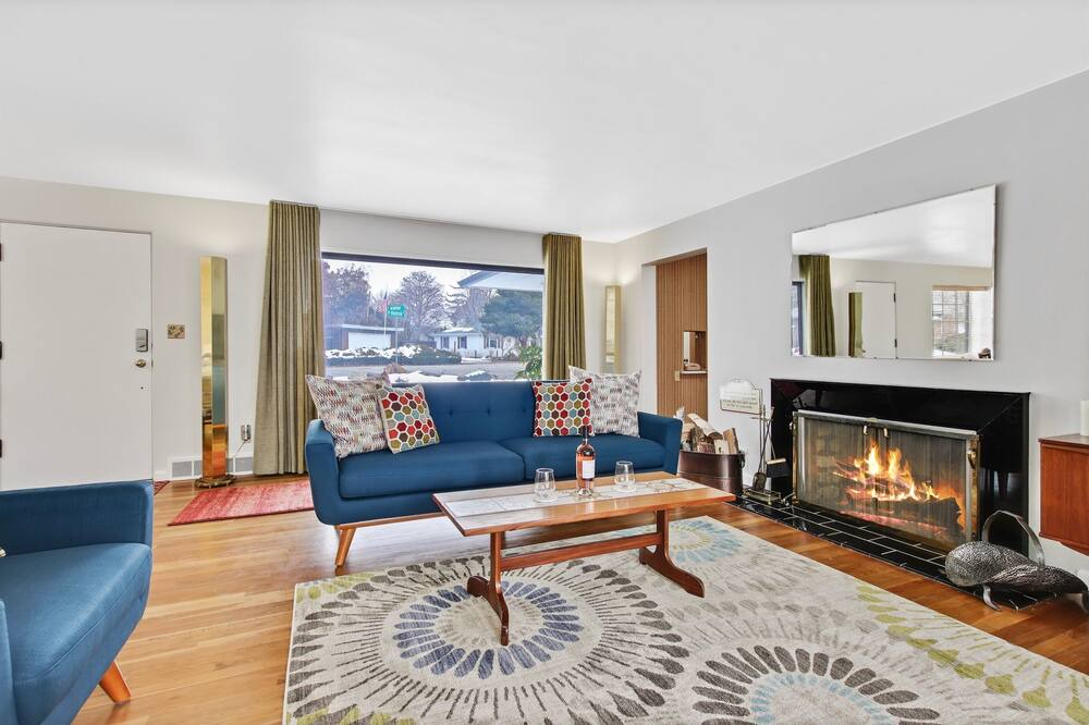 Photo of Livingroom in Franklin - Randolph