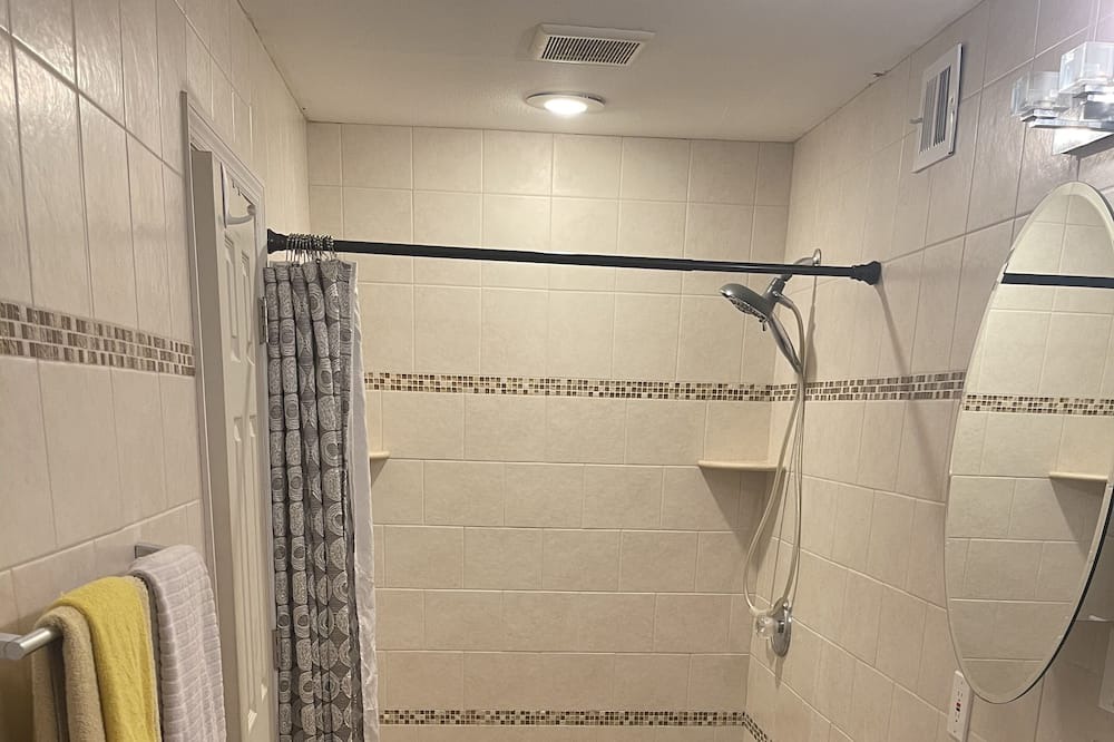 Photo of Bathroom in South Gate Ridge