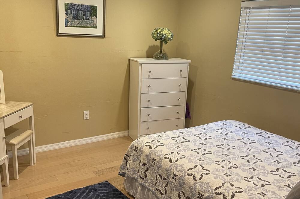 Photo of Bedroom in South Gate Ridge