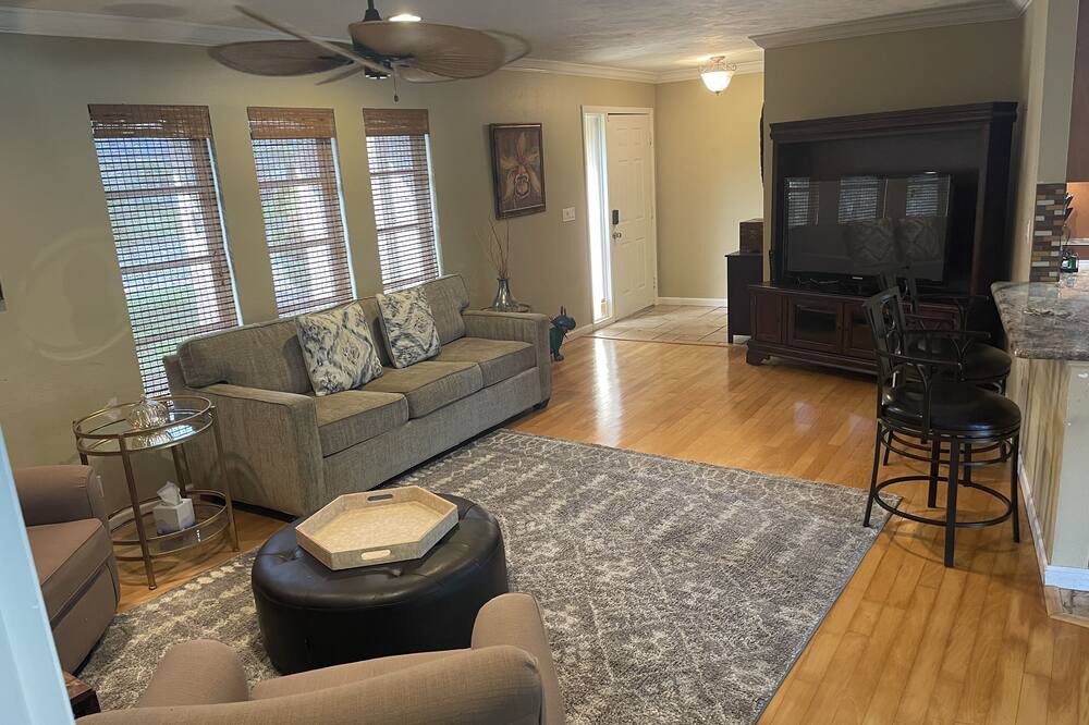 Photo of Livingroom in South Gate Ridge
