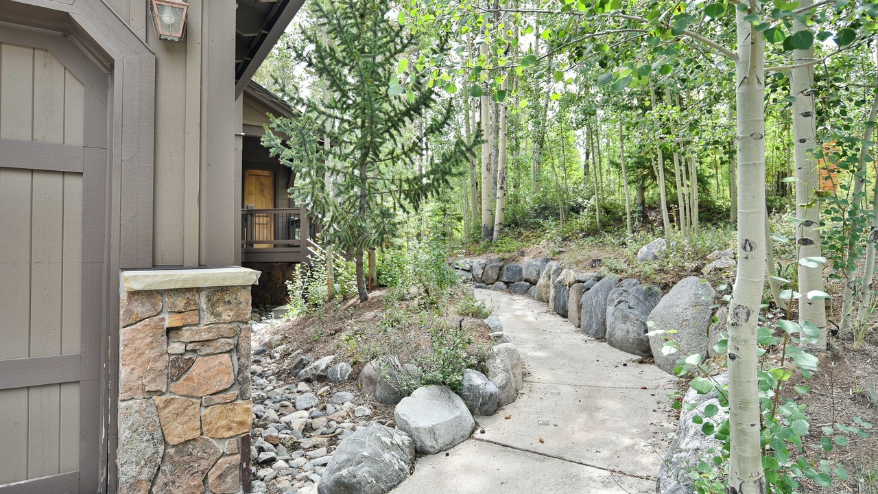 Photo of Outdoor in Peak 8