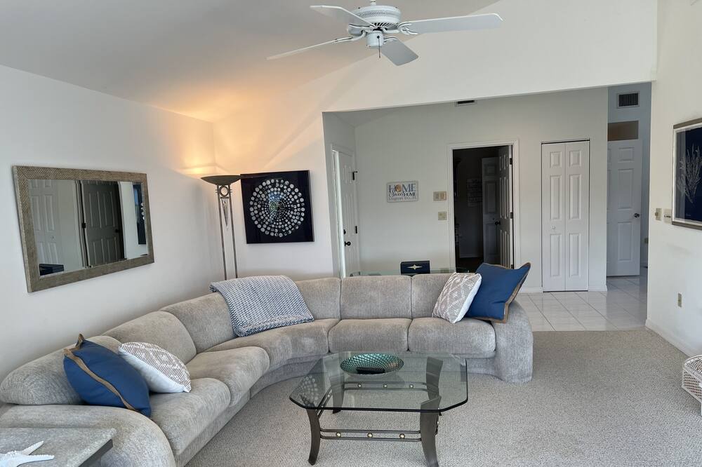 Photo of Livingroom in Bay Isles