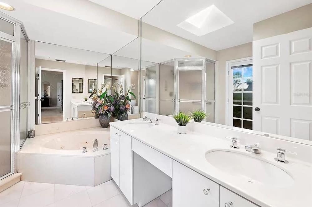 Photo of Bathroom in Bay Isles