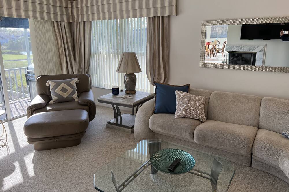 Photo of Livingroom in Bay Isles