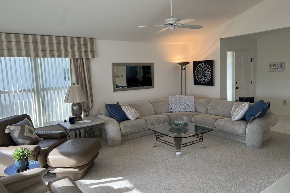 Photo of Livingroom in Bay Isles