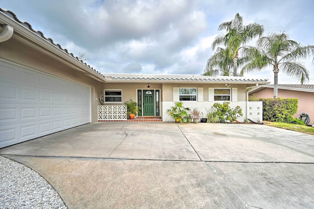 Photo of Outdoor in Harbor Hills