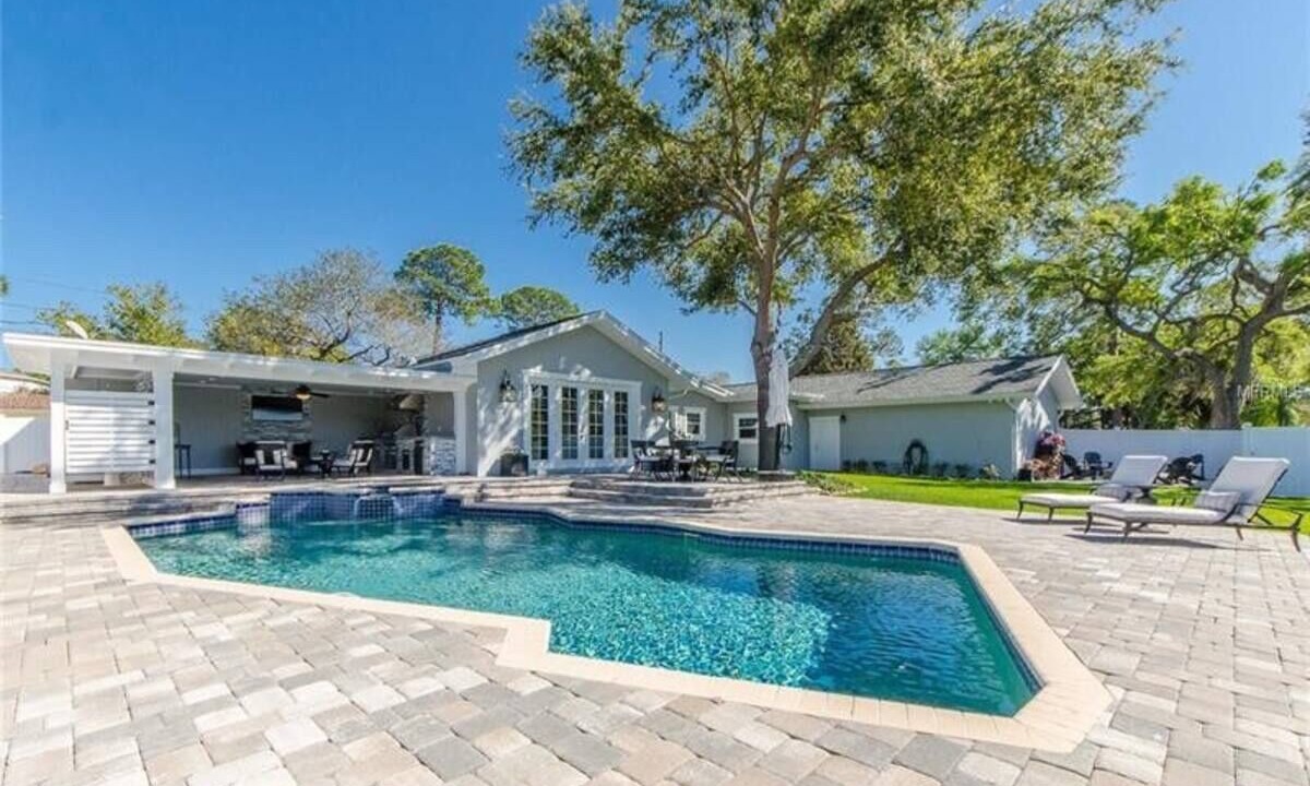 Photo of Outdoor in Harbor Hills