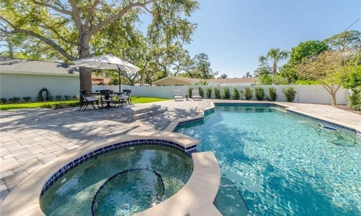 Photo of Outdoor in Harbor Hills