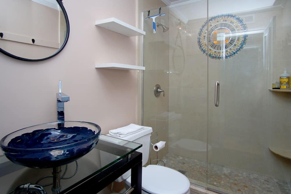 Photo of Bathroom in Ash