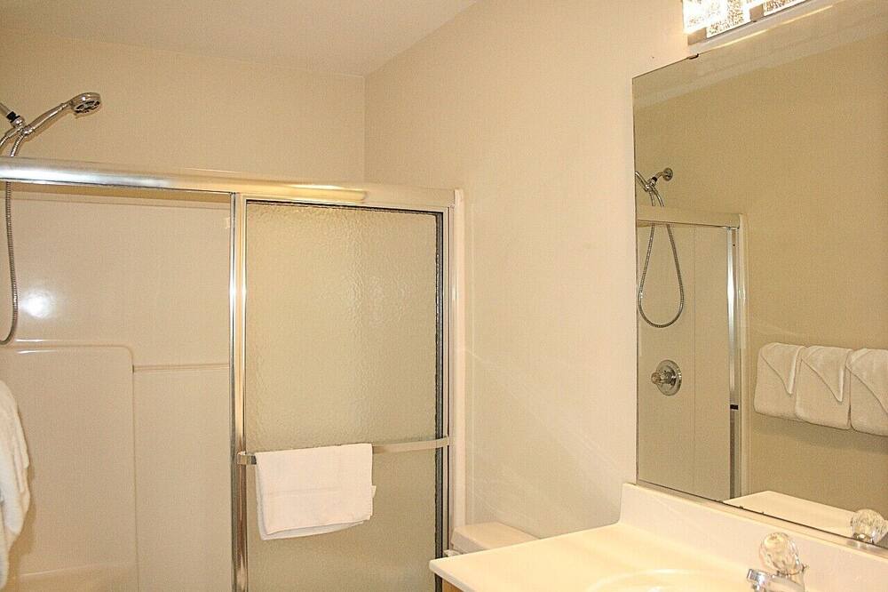 Photo of Bathroom in Calabash