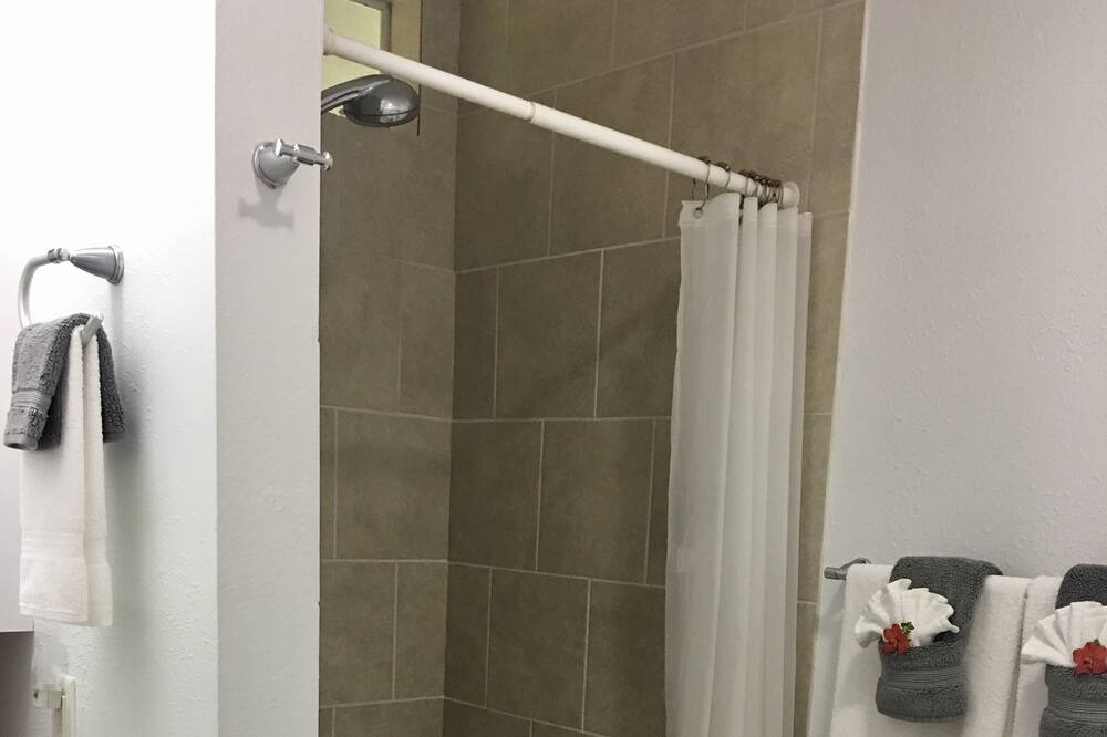 Photo of Bathroom in Honaunau-Napoopoo