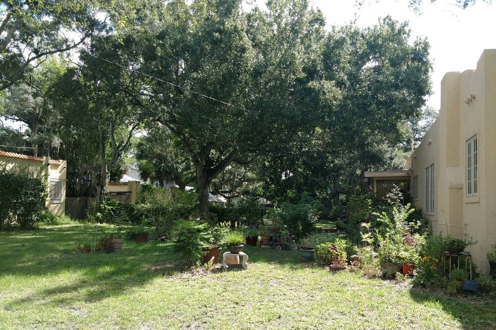 Photo of Outdoor in Gillespie Park