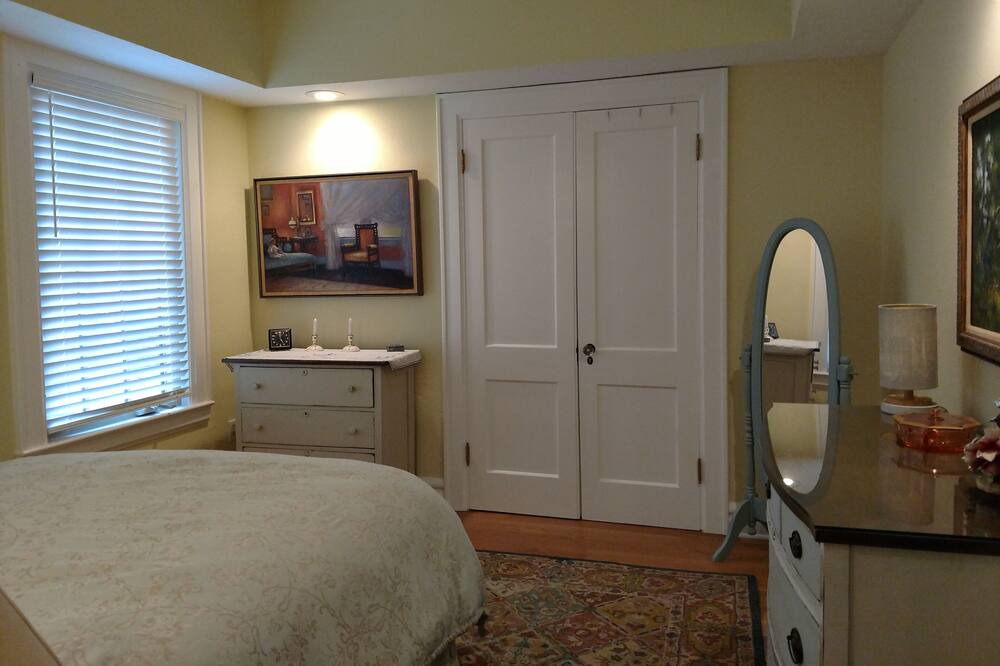 Photo of Bedroom in Gillespie Park