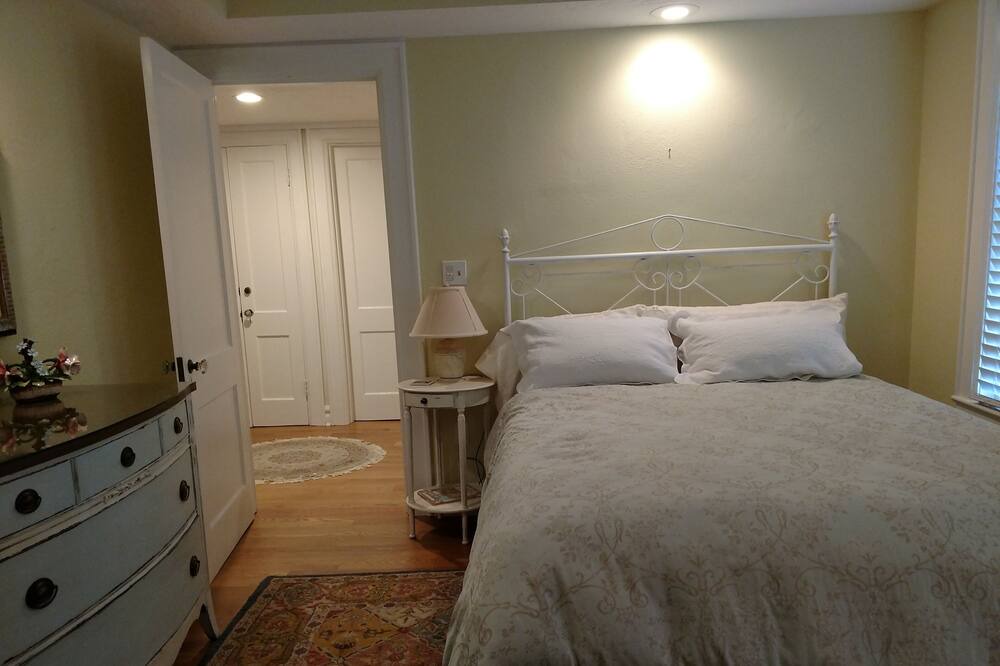 Photo of Bedroom in Gillespie Park