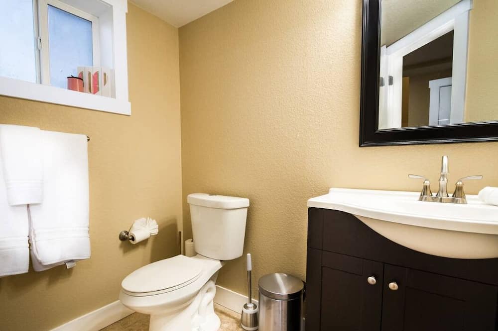 Photo of Bathroom in West Colfax