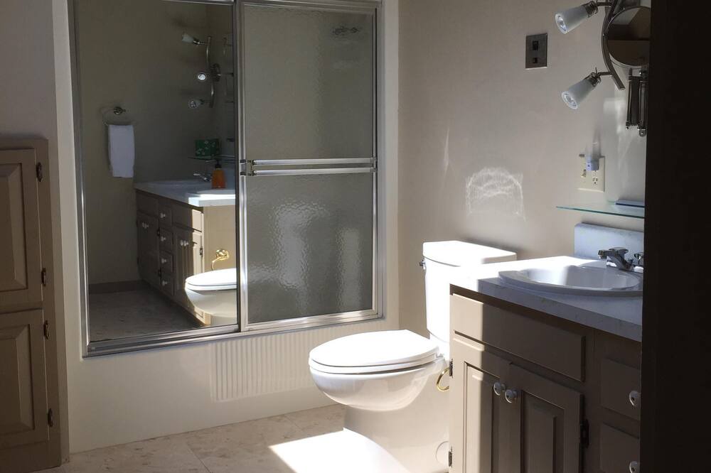 Photo of Bathroom in Tenants Harbor