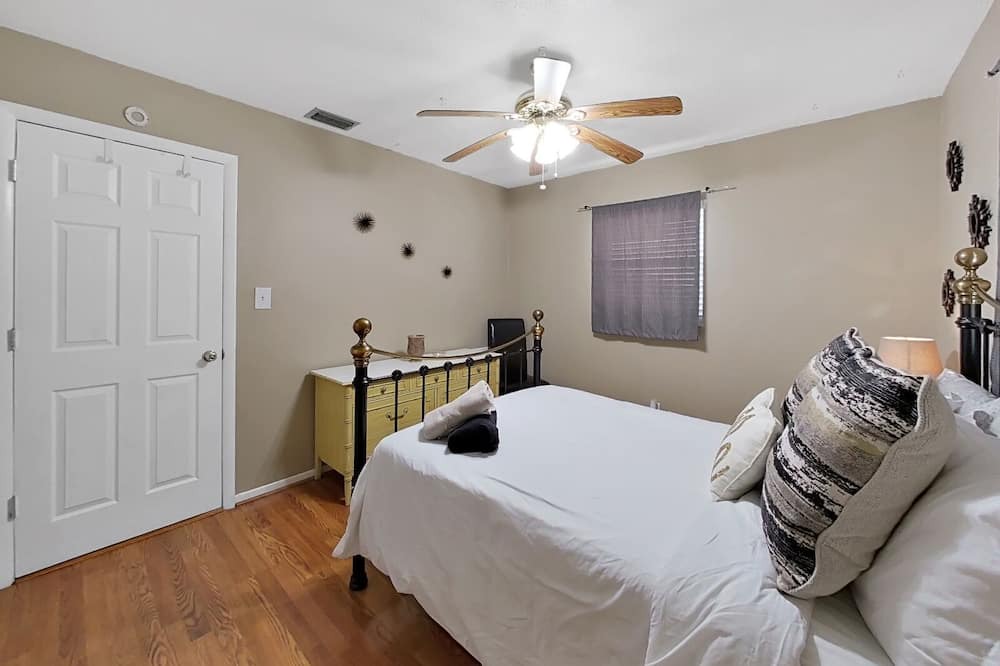 Photo of Bedroom in Shore Acres