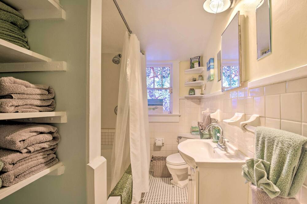 Photo of Bathroom in Gillespie Park
