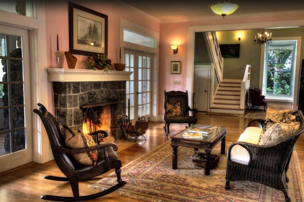 Photo of Livingroom in Hawi