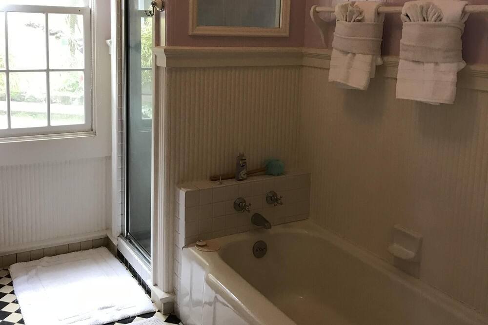 Photo of Bathroom in Hawi