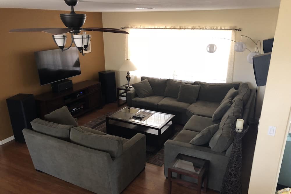 Photo of Livingroom in Harbor Bluffs