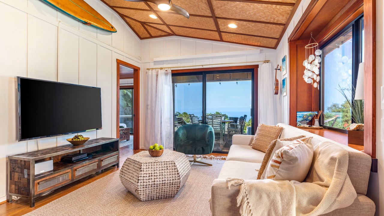 Photo of Livingroom in Kahaluu-Keauhou