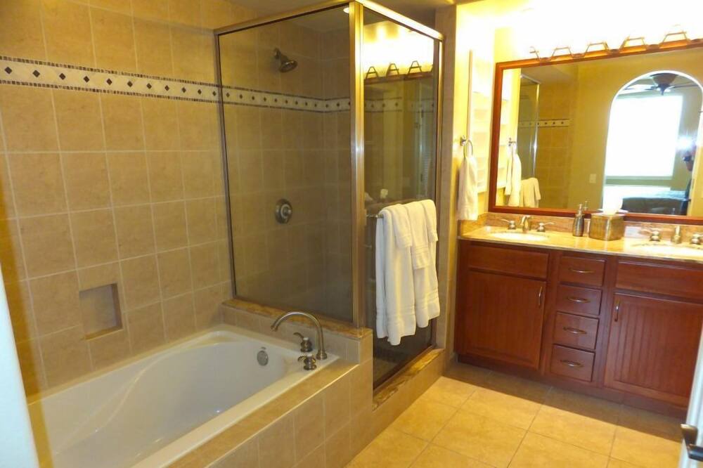 Photo of Bathroom in Waikoloa