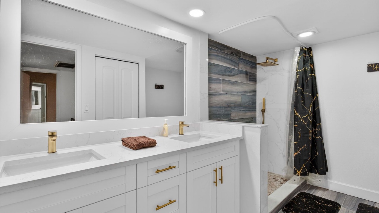 Photo of Bathroom in Hamlet