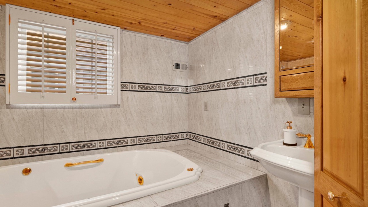 Photo of Bathroom in Big Bear Lake