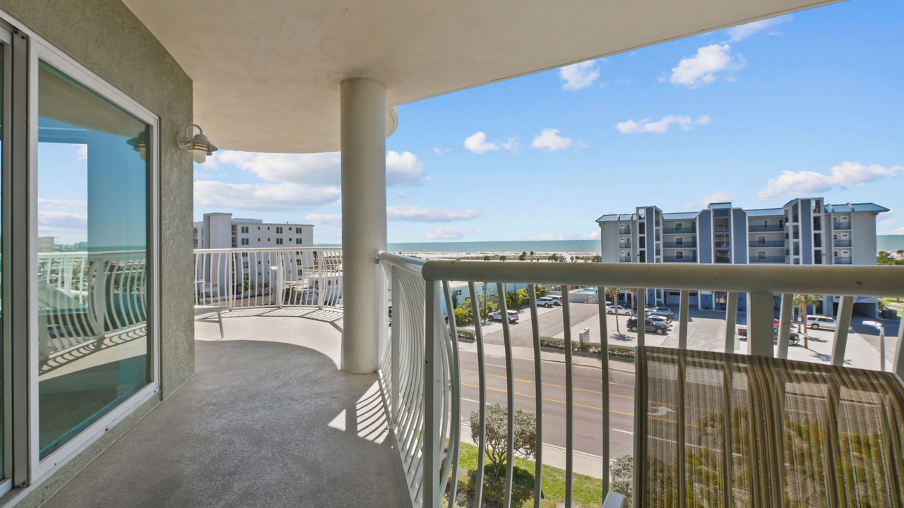 Photo of Patio Balcony in Treasure Island