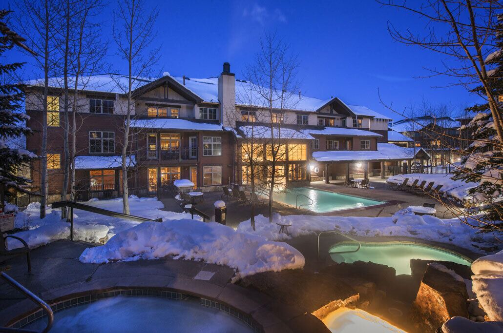 Photo of Outdoor in Four O'Clock
