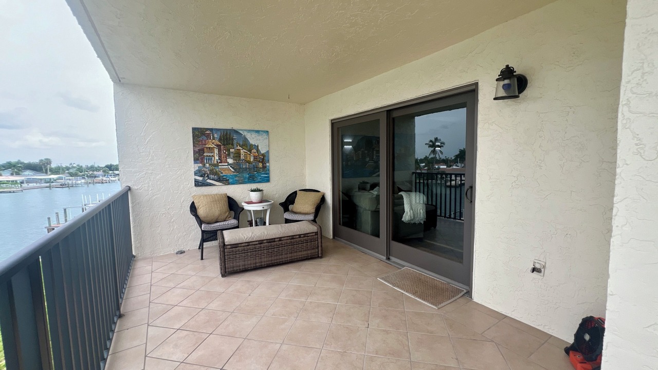 Photo of Patio Balcony in Capri Isle
