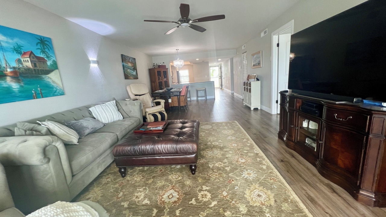 Photo of Livingroom in Capri Isle