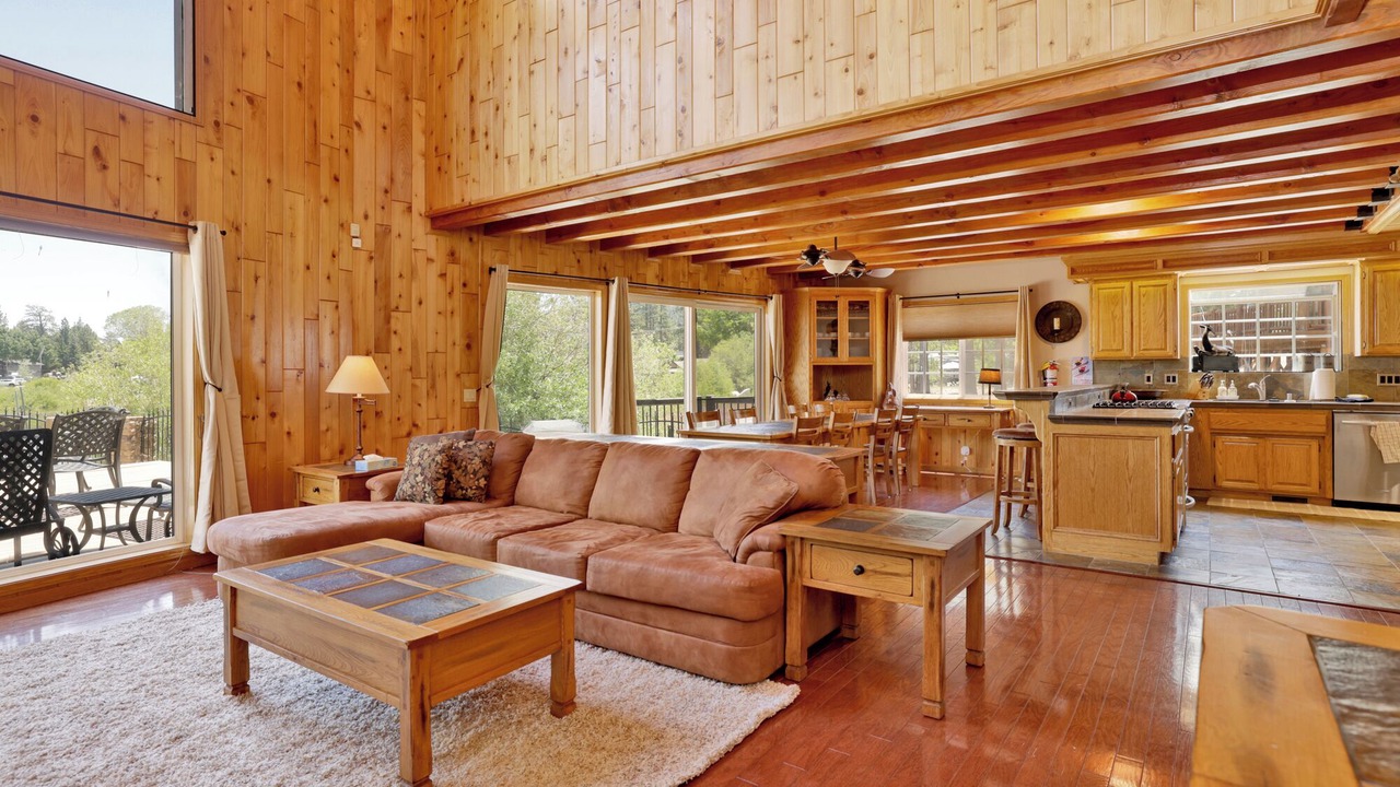 Photo of Livingroom in Big Bear Lake