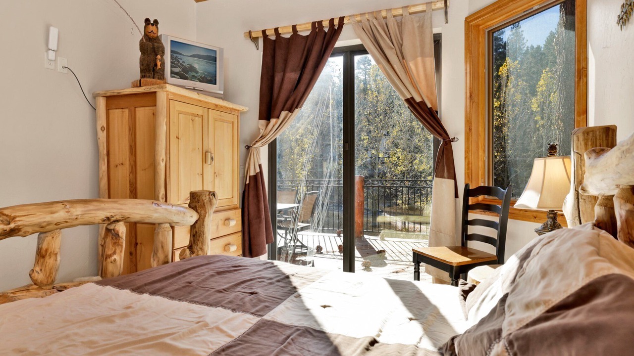 Photo of Bedroom in Big Bear Lake