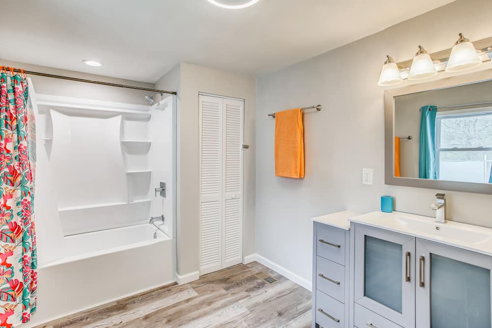 Photo of Bathroom in Loris
