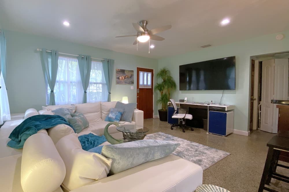 Photo of Livingroom in Gillespie Park