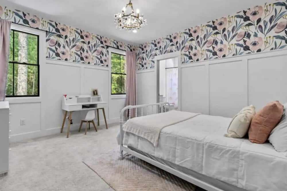Photo of Bedroom in Lemon Springs
